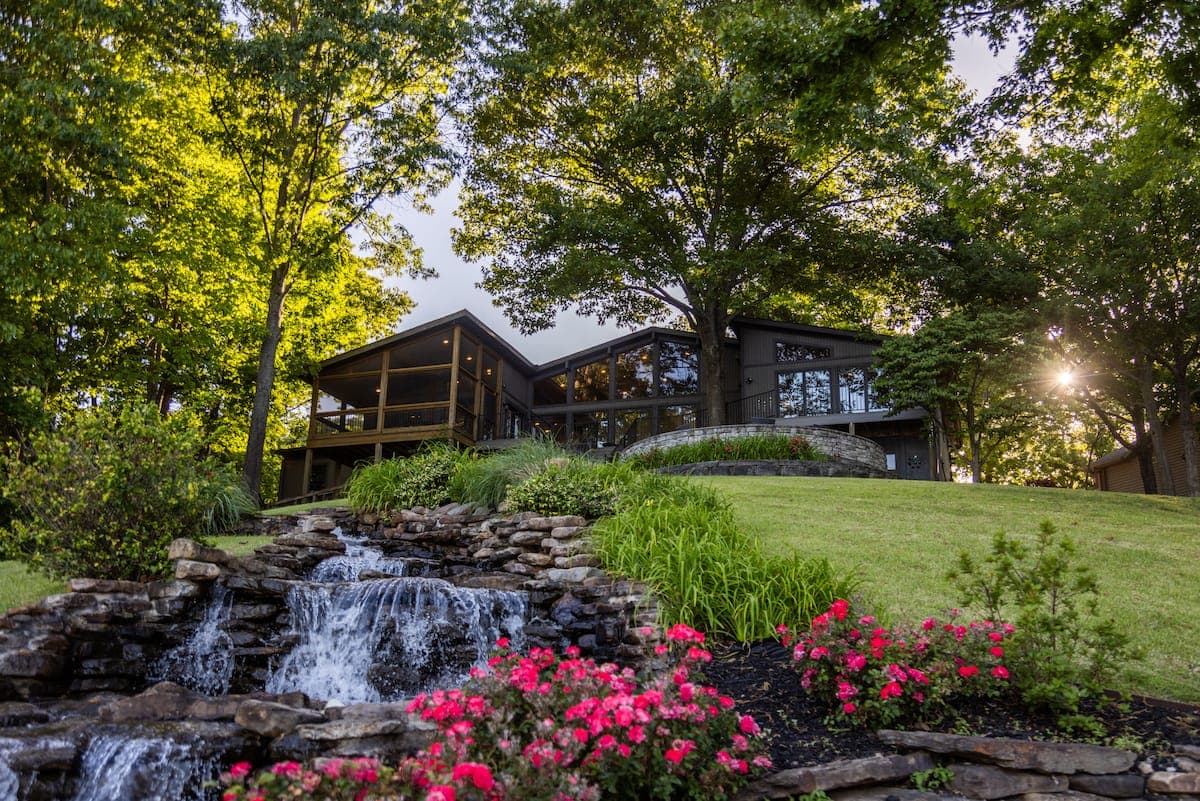 Aspen Falls: Lakehouse Retreat on Loch Lomond