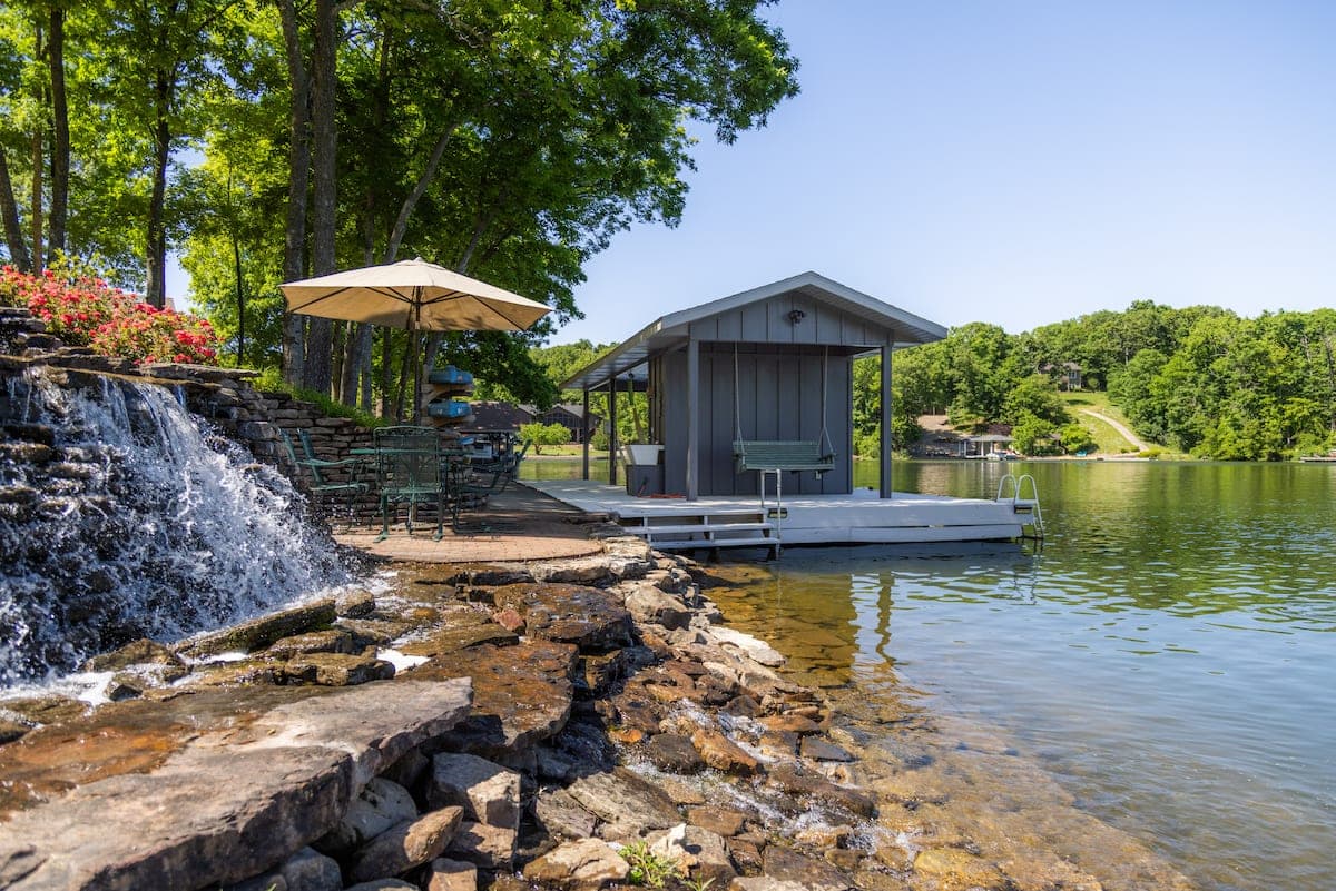 Aspen Falls: Lakehouse Retreat on Loch Lomond