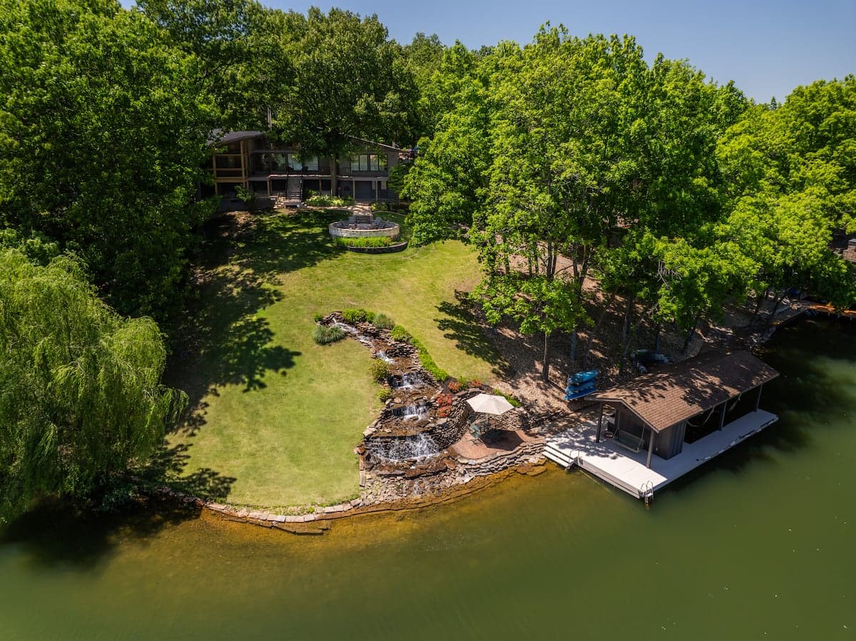 Aspen Falls: Lakehouse Retreat on Loch Lomond